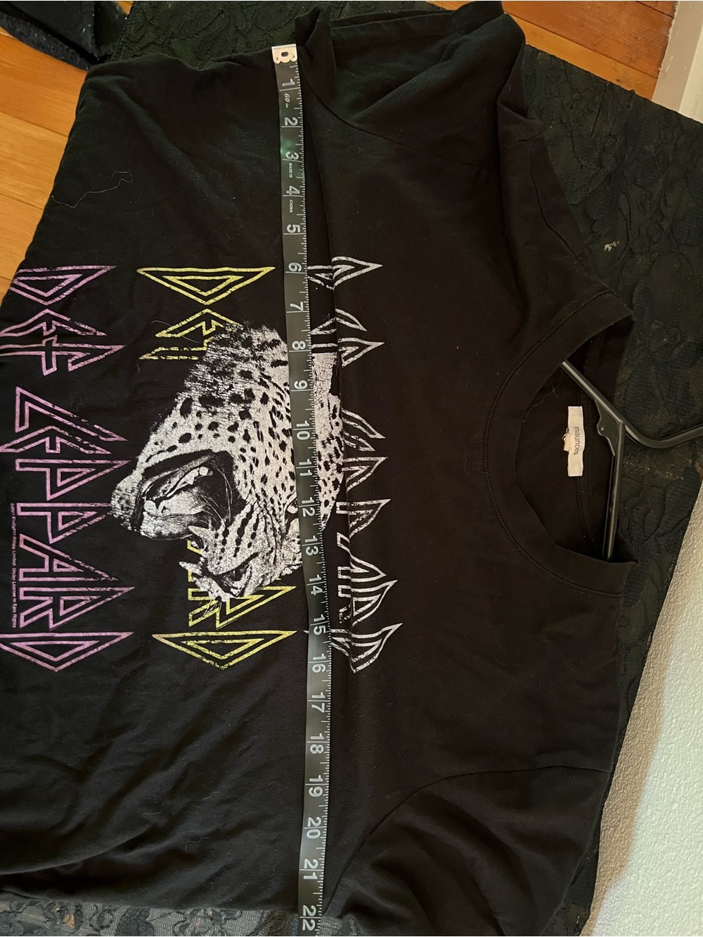 Distressed Def Leopard Tee - Picture 5 of 5
